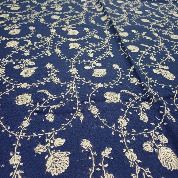 Pashmina stole and scarf jali handmade work - Picture 3 of 4